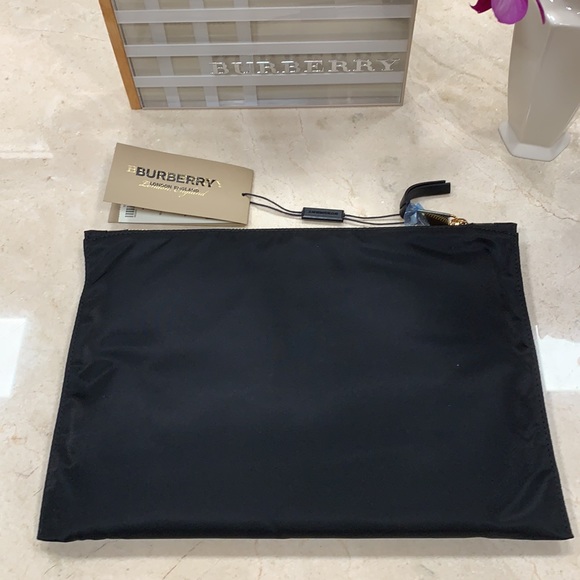 BURBERRY LONDON SIGNATURE LARGE BLACK NYLON POUCH/CLUTCH W/ KINGDOM CHECK LINING - Picture 10 of 16